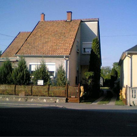 Marika Haus Hotell Bük Exteriör bild