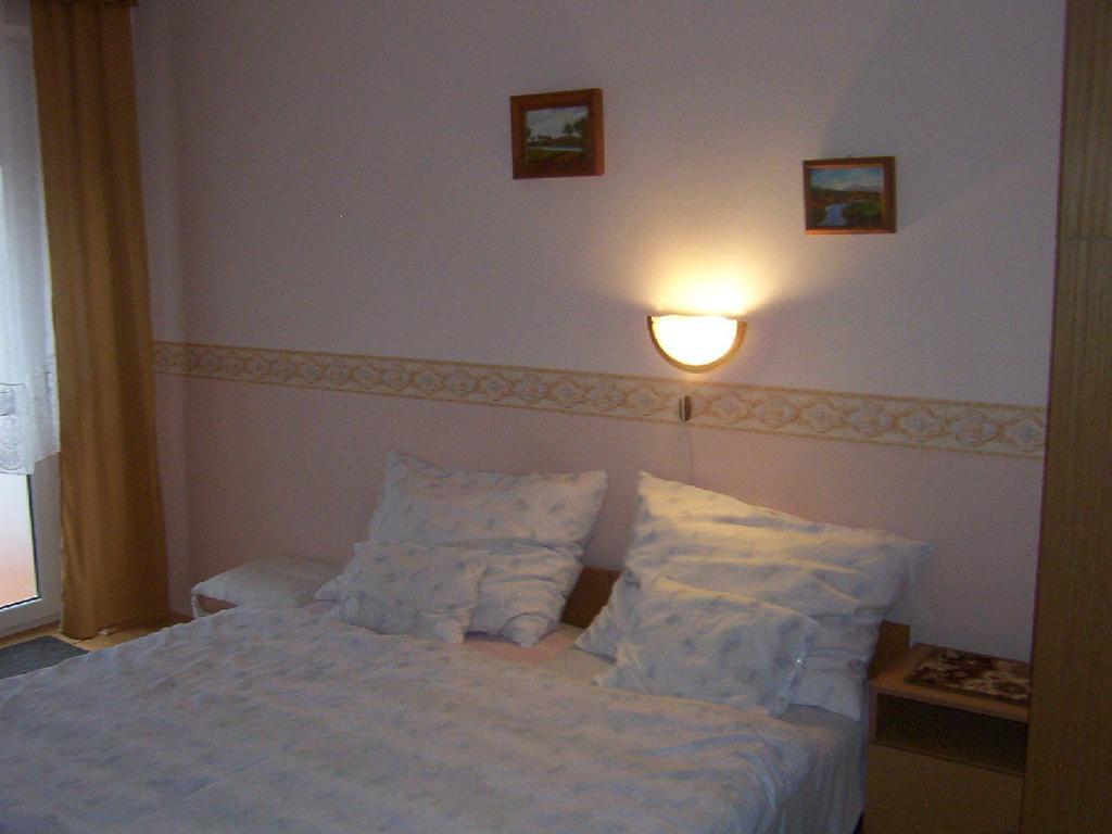 Marika Haus Hotell Bük Rum bild
