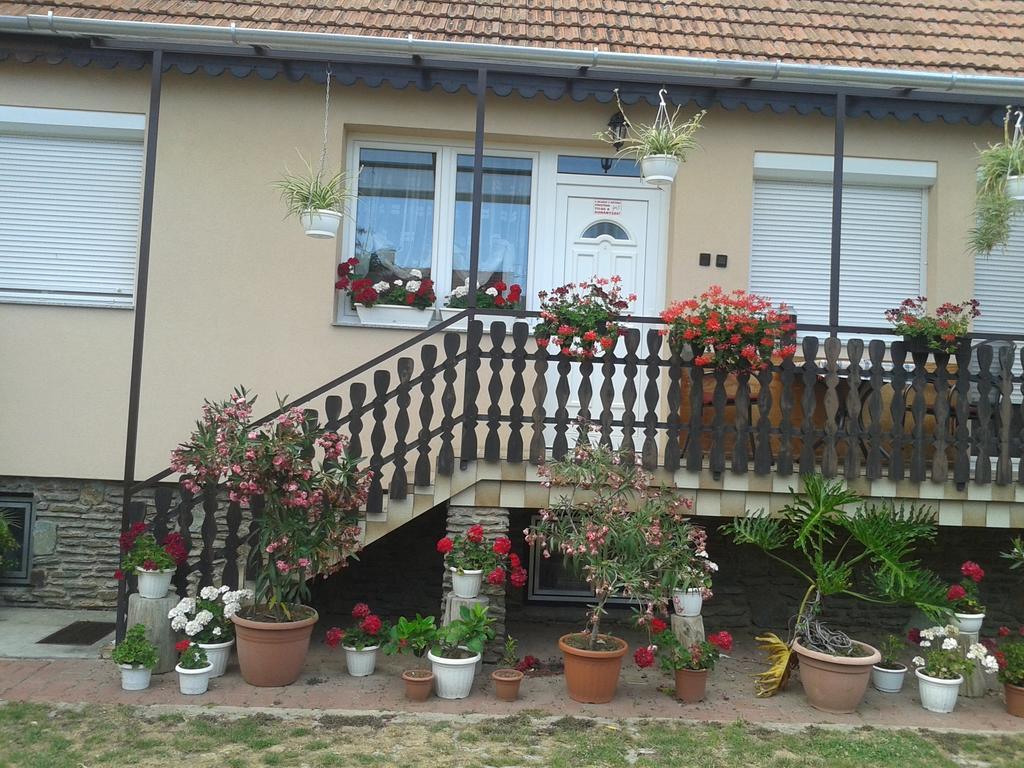 Marika Haus Hotell Bük Rum bild